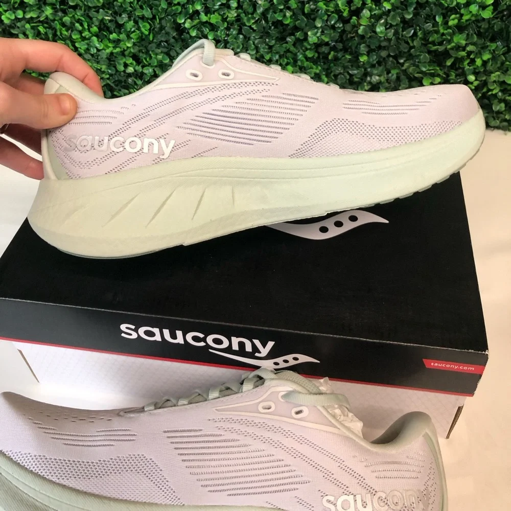 NIB Saucony Ride 18 White And Fog Womens Tennis Shoes - Picture 2 of 7